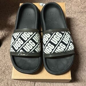 Ugg slides ladies 6 in size color black and white